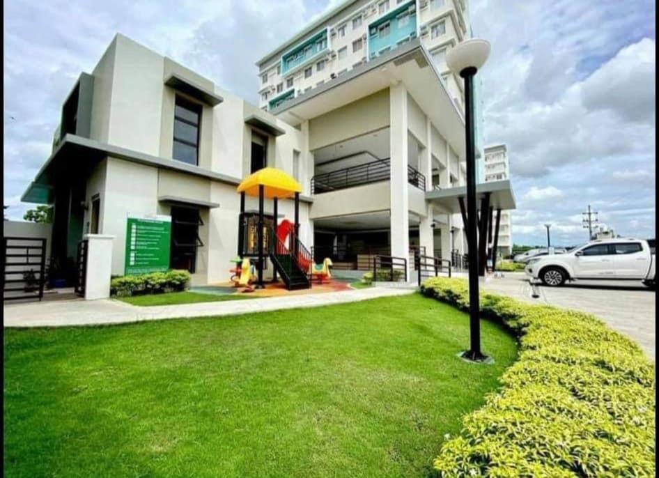 One Spatial Condo Iloilo City Buitenkant foto